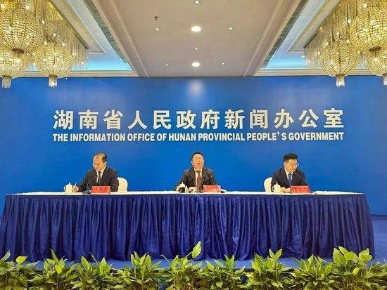 2024年,湖南省高考报名人数共有72.7万,比上年增加4.3万,报名人数再创新高。微信公众号“湖南教育电视台” 图