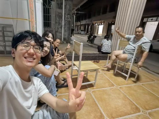 在田野调查过程中,苏罗杰认识的朋友和受访者。