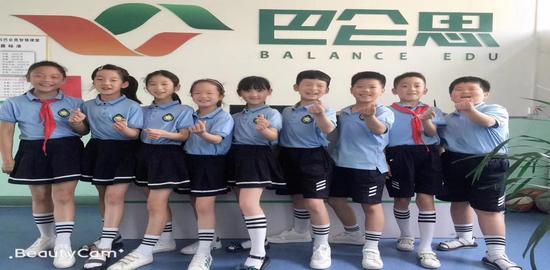 一对一辅导班学生合影