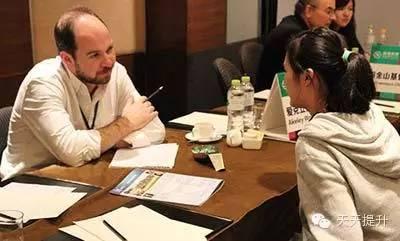 面试官和考生(图片来源于网络)