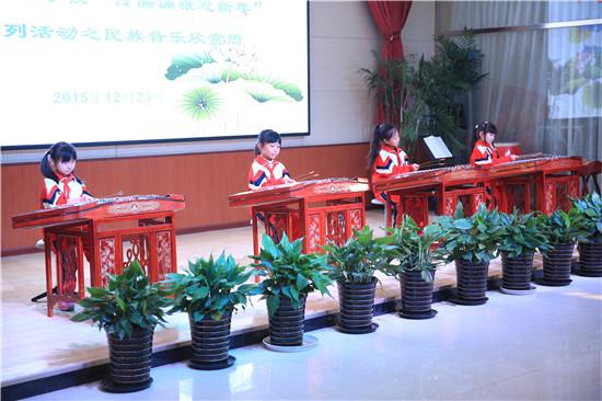 学生扬琴演奏