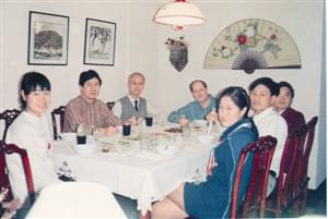 QSI校长Robert Fitch(犹太裔美国人,左四),不定期邀请陈难先(左三)在他家里聚会。
