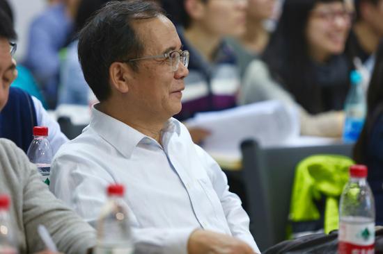 北京大学校长林建华现场旁听课程