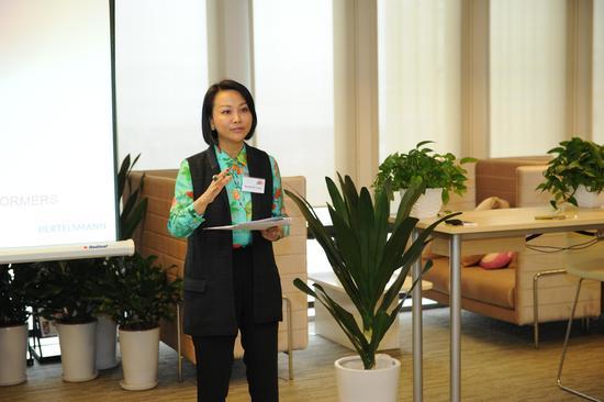 贝塔斯曼中国总部首席执行官龙宇女士点评比赛