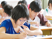 洋高考催生留学暴利产业链 中介和培训花费不菲