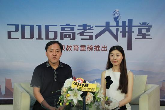 中国医科大学基础医学院副院长富伟能(左)