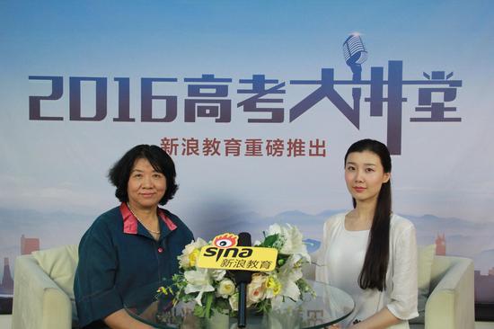 澳门城市大学副校长孔繁清教授(左)