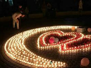 最悲催表白 女生还没到男生先被带走(图)