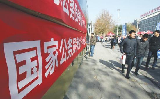 ▲昨天,全省近5万人在各考点参加国考