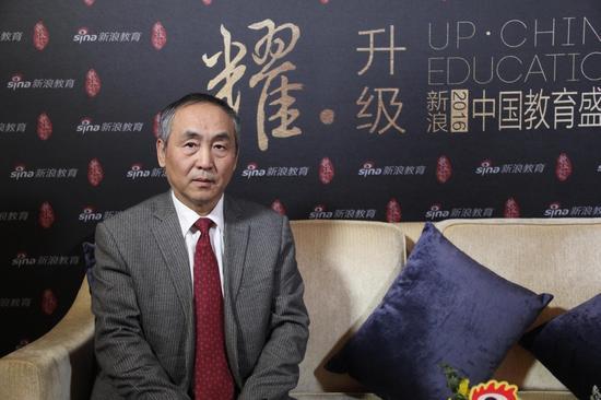北京师范大学-香港浸会大学联合国际学院教务长张根发教授