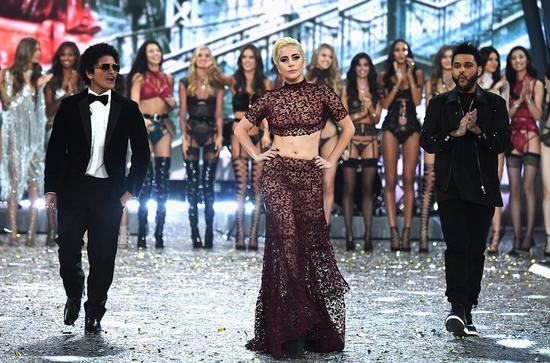 (从左至右:Bruno Mars、Lady Gaga、The Weeknd)