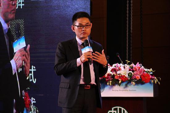 美团点评酒旅事业群住宿事业部总经理郭庆发表主题演讲
