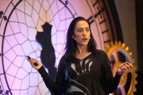 Mariana Ibanez副教授进行课题演讲