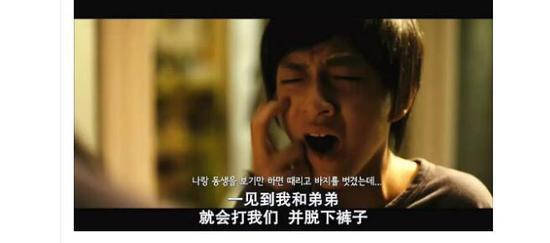 韩国电影《熔炉》讲述发生在一所聋哑障碍人学校中的性暴力事件,男童和女童均被校领导性侵。(图片来自电影截图)