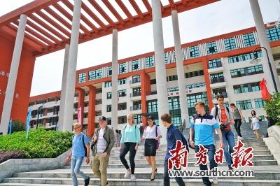 作为广清同城一体化教育的重点项目,清远市广铁一中外国语学校计划明年再招收1000多名学生。梁素雅 摄