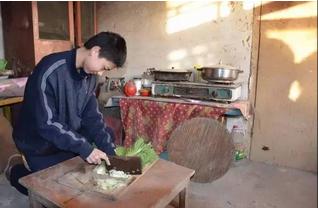 众望会给一家人做上一顿热乎乎的饭菜,2014年拍摄