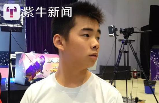 高中生“白茶”