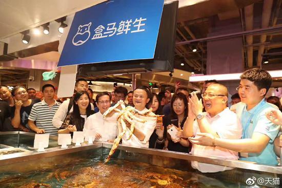 独家|马云首逛盒马超市:最关心从源头到餐桌的全程数字化