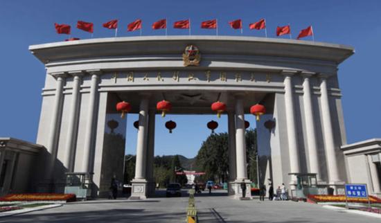 国防大学校门图