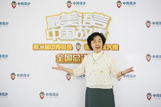 中央人民广播电台主任播音员、著名配音员、中传花少语言艺术大赛评审委员会主任戴萱老师