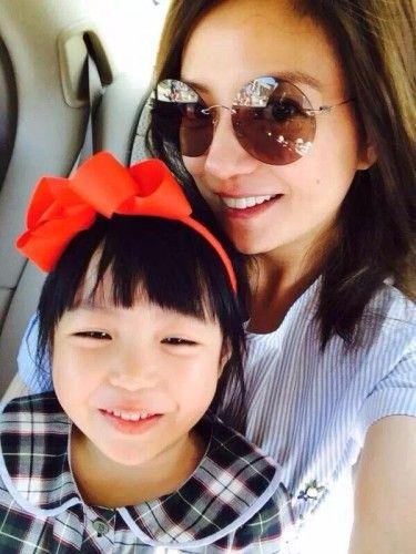 赵薇和女儿小四月