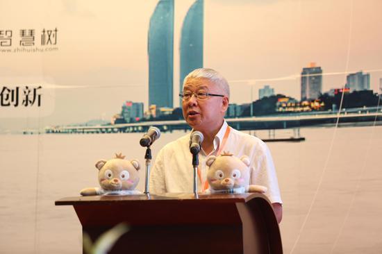 北京大学副教务长方新贵代表联盟做工作报告