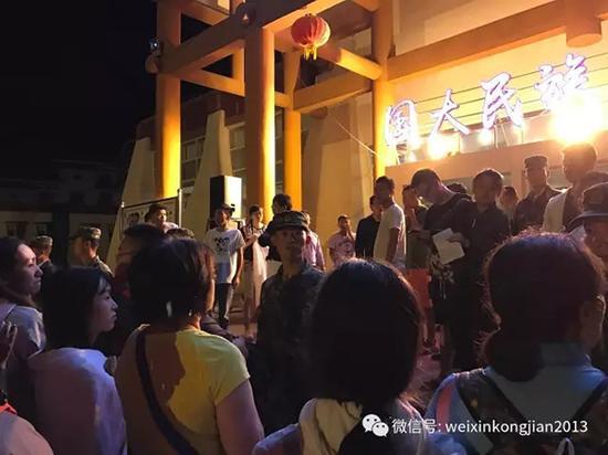 武警赶来维持秩序