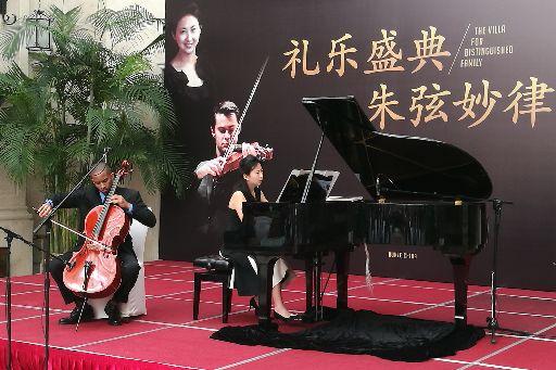 美国茱莉亚音乐学院博士、奥巴马指定白宫表演大提琴家Khari和寻律音乐教育创始人兼CEO许晨馨演奏