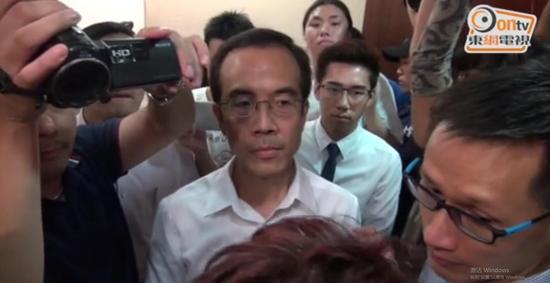 港中大副校长吴基培等校领导被围堵
