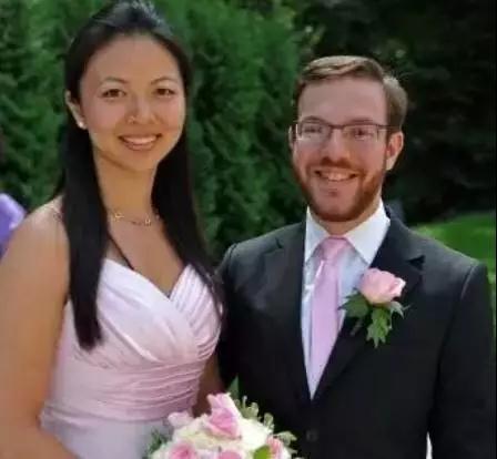 如今的刘亦婷应该是一位过着典型中产阶级生活的律师太太