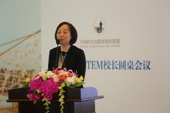 中国STEM教育协作联盟示范学校、上海建平实验中学李百艳校长致辞