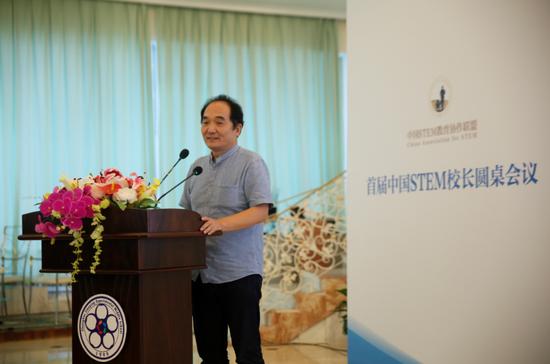 著名教育学家、华东师范大学基础教育改革与发展研究所所长杨小微教授
