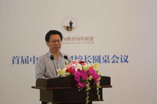 中国STEM教育协作联盟专家、浦东教育发展研究院副院长、党委书记陈珍国教授