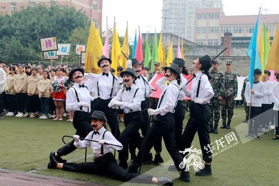 同学们舞蹈表演 彭云升 摄