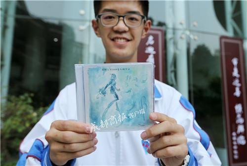 伍修毅手持团队自创专辑《 静海》