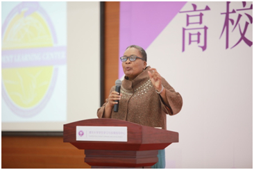 图:卡拉•斯坦利在做介绍(摄影:许刚)