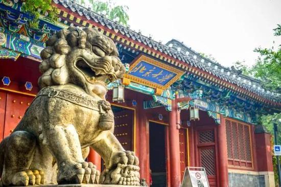 北京大学校门 图片来源:泰晤士高等教育杂志