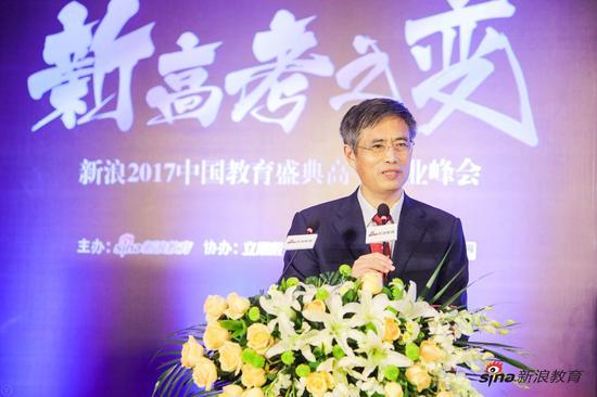 厦门大学考试研究中心副主任张亚群发表主题演讲