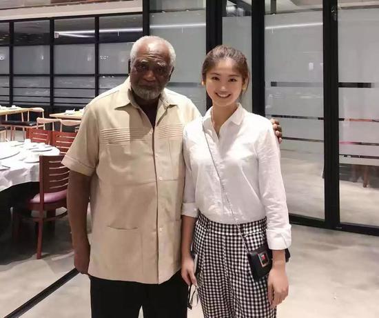Lami和美国国会议员Danny Davis合影
