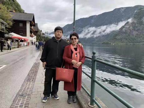 与儿子在奥地利霍夫斯特拉小镇合影