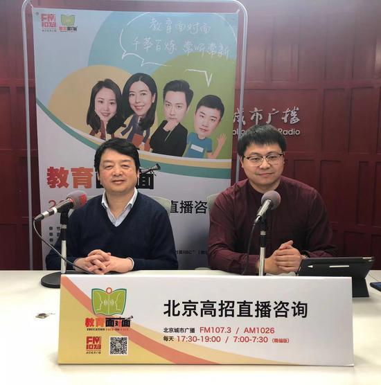 北京市语文特级教师 北师大二附中高考把关名师 何杰(左) 一零一中学人文实验班班主任 高三历史把关名师 陈昂(右)