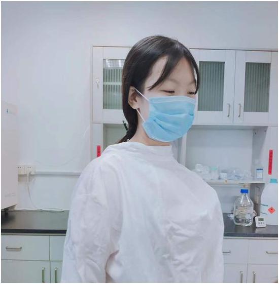 假期做实验的张梓汀同学
