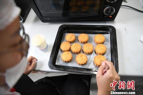 资料图:月饼 中新社记者 张瑶 摄
