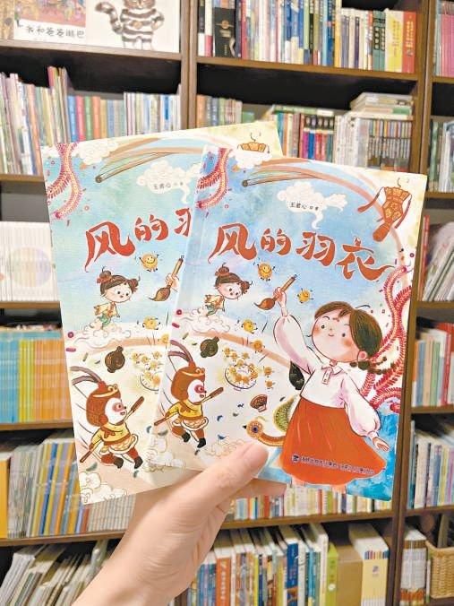 儿童文学作家王君心对比正版书(左)和盗版书(右)