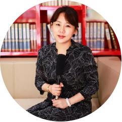 新府学初小部校长 辛玲