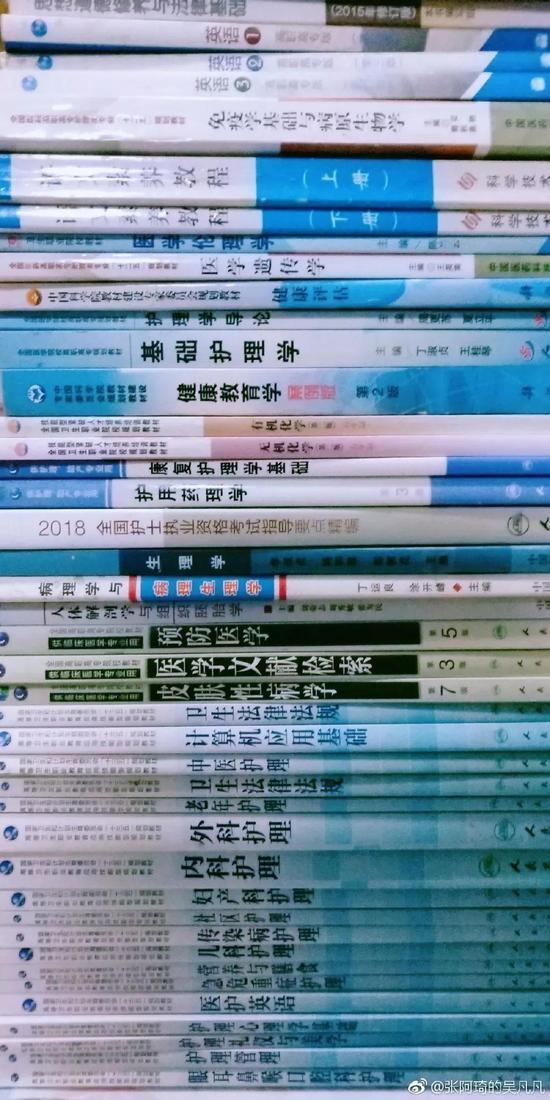 (请再加上这一摞书)