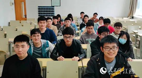 班级合影(南昌航空大学 供图)