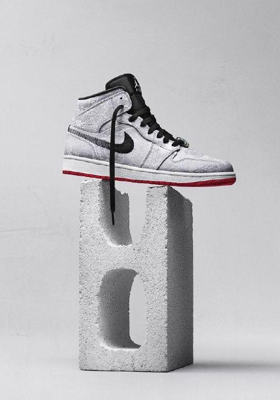 丝绸 Air Jordan 1 mid。(图片来源:Nike)