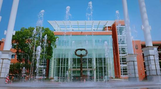 (△华东师范大学第二附属中学国际部)