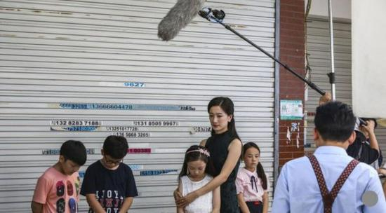 “小演员”们的拍摄现场(图片来自香港《南华早报》网站)